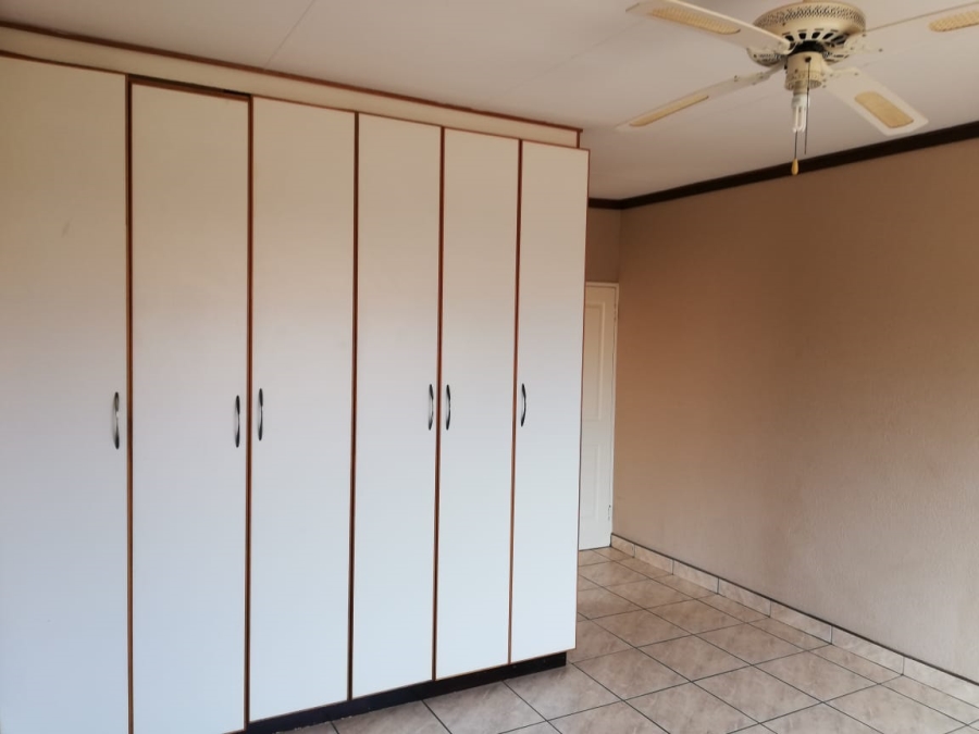To Let 2 Bedroom Property for Rent in Meiringspark North West